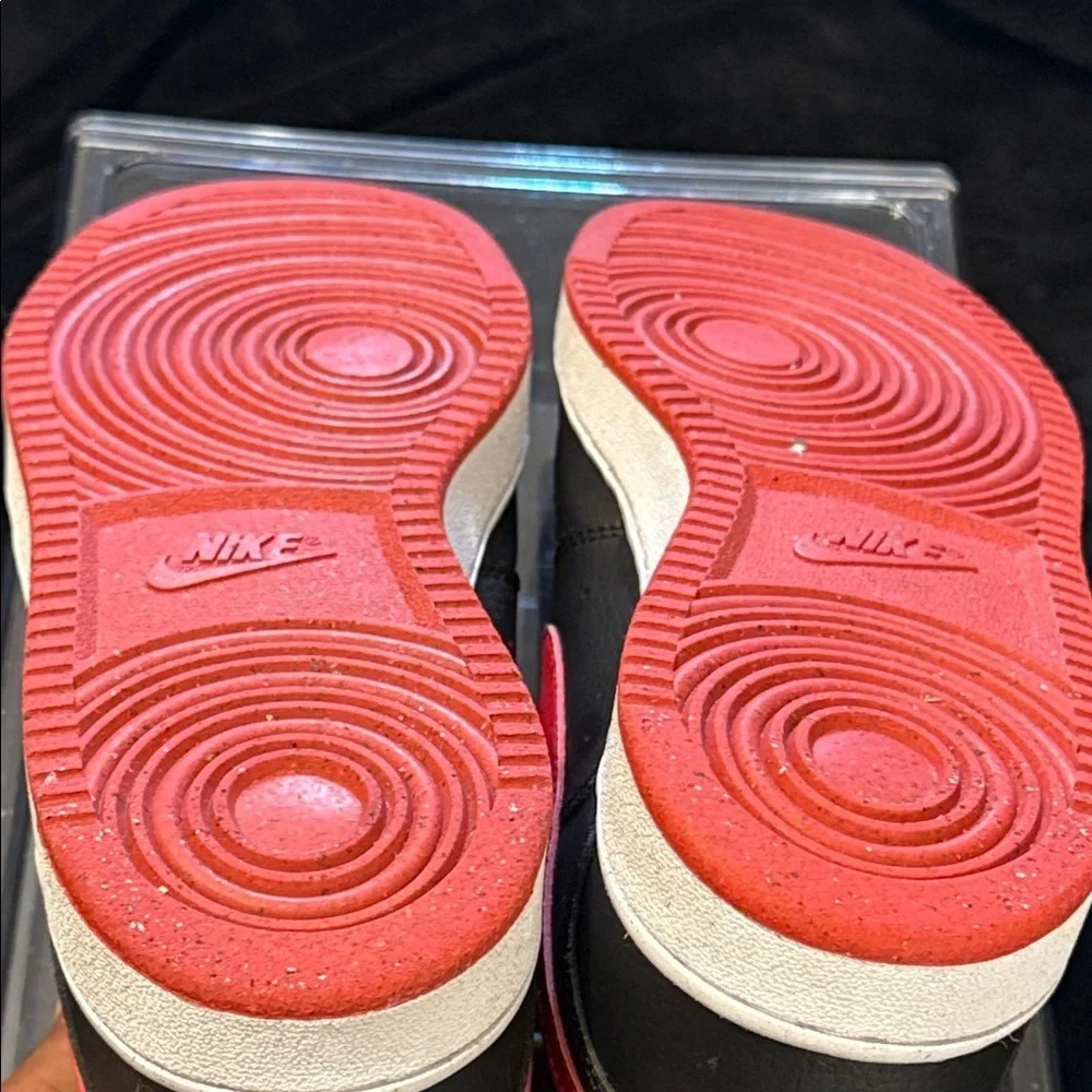 Nike Men's Black and Red Low-Top Sneakers